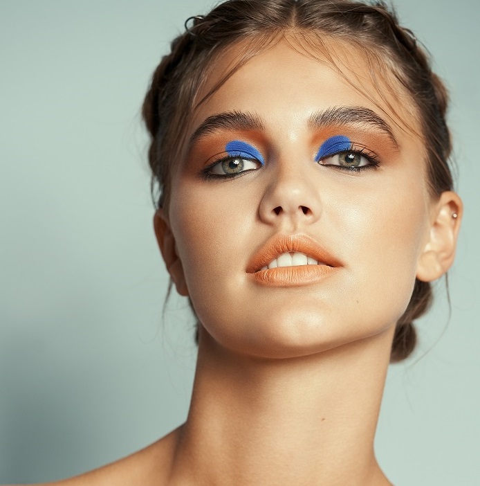 Fashion Make Up with blue eyeshadow